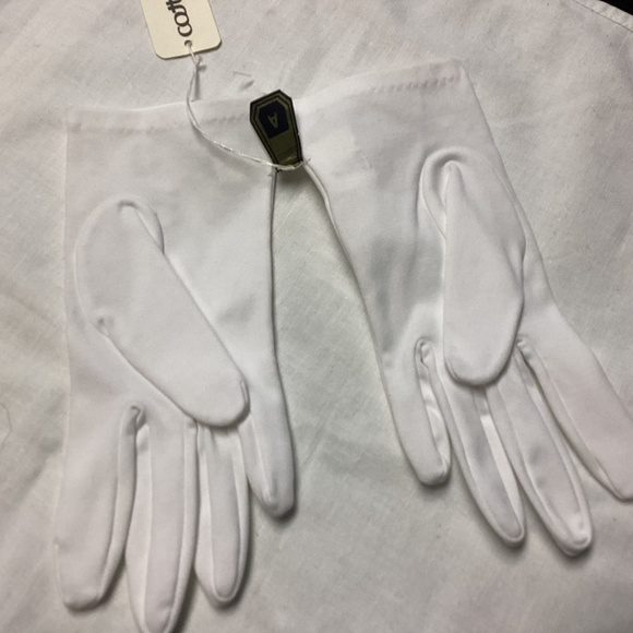 WOMENS white gloves CUT OUT DESIGN RARE INTRICATE WEDDING ? SPRING ? - Picture 4 of 10